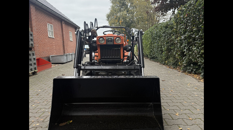 Aanbieding Kubota B7001 met voorlader